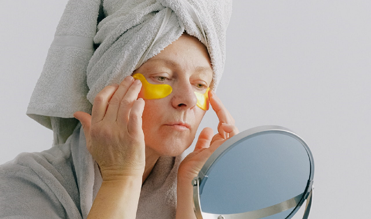 How to Reduce Crows Feet Without Surgery